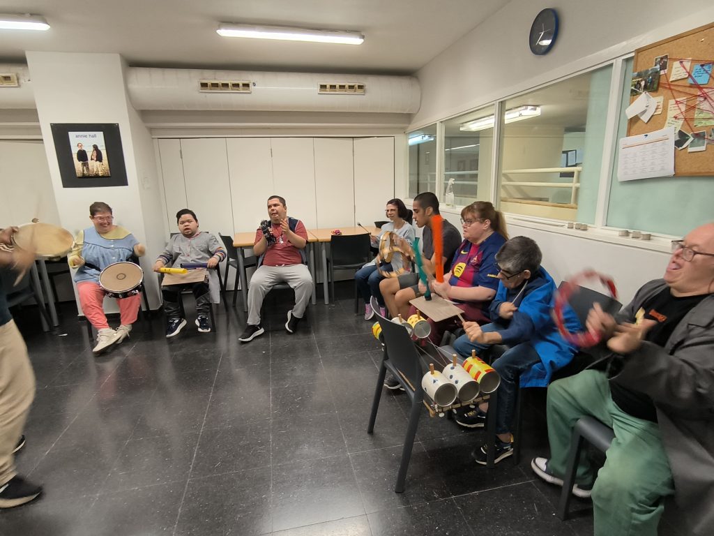 taller musica centre ocupacional can carreras