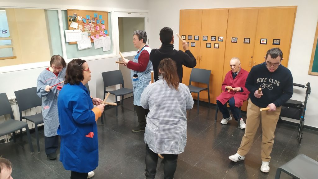 taller musica centre ocupacional can carreras